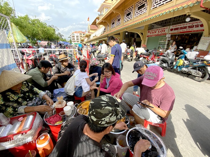 Hàng phá lấu 30 năm tuổi nổi tiếng đắt nhất Sài Gòn ở khu chợ Lớn quận 5 nay đã vượt mốc hơn nửa triệu/kg, vẫn độc quyền mùi vị và khách tứ phương đều tìm tới ăn - Ảnh 5. Hàng phá lấu 30 năm tuổi nổi tiếng đắt nhất Sài Gòn ở khu chợ Lớn quận 5 nay đã vượt mốc hơn nửa triệu/kg, vẫn độc quyền mùi vị và khách tứ phương đều tìm tới ăn - Ảnh 5.