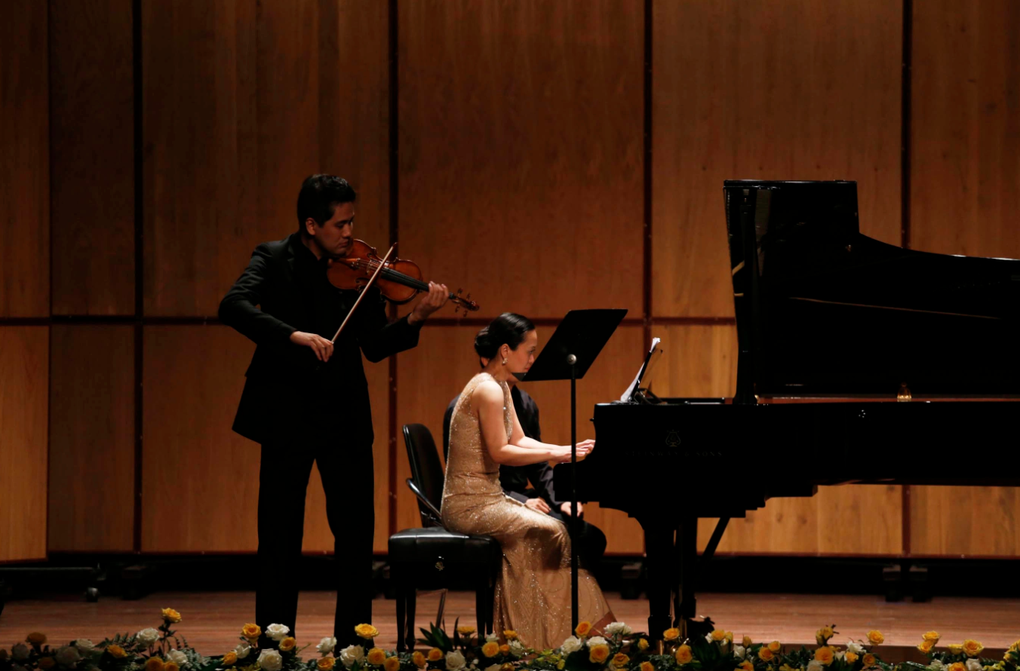 Trinh Hương - Bùi Công Duy lần đầu song tấu tác phẩm Tình yêu của biển - 2 Trinh Hương - Bùi Công Duy lần đầu song tấu tác phẩm Tình yêu của biển - 2