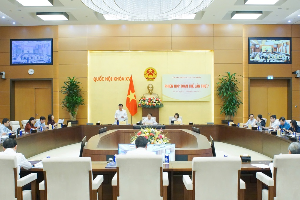 Không lo viên chức chân ngoài dài hơn chân trong nhờ cơ chế đánh giá mới - 2 Không lo viên chức chân ngoài dài hơn chân trong nhờ cơ chế đánh giá mới - 2
