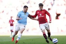 Phung phí cơ hội, Man Utd chia điểm với Man City