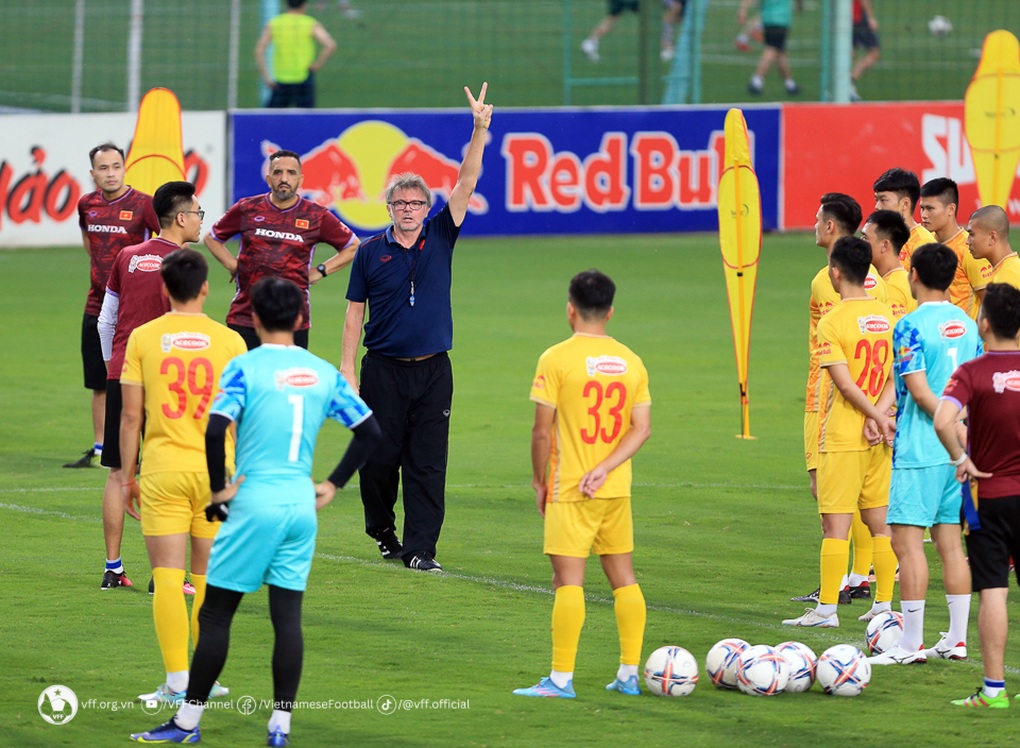 Quang Hải chưa hội quân, Hồng Duy chia tay đội tuyển Việt Nam - 2 Quang Hải chưa hội quân, Hồng Duy chia tay đội tuyển Việt Nam - 2