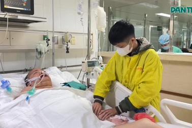 Mẹ nghèo đơn thân bán bánh nuôi con khuyết tật, nguy kịch vì xuất huyết não