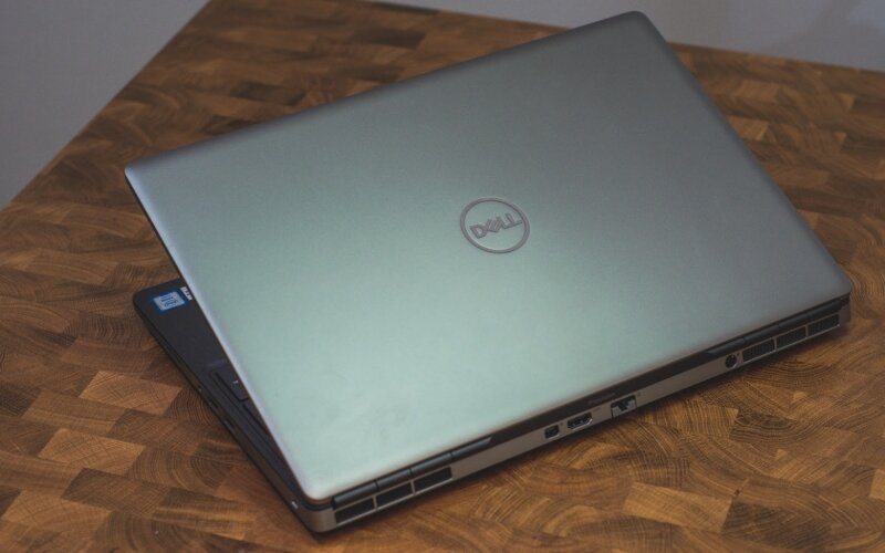 Dell Precision 7550: Không mỏng nhẹ, nhưng là “trâu cày” quá ngon cho dân kỹ thuật