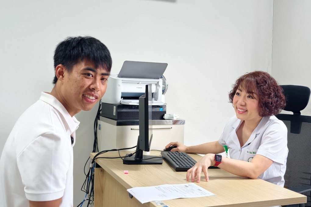 Chàng trai thoát cảnh mắt không thể nhắm, miệng lệch khi cười suốt 7 năm - 2