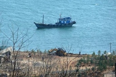 Hàn Quốc trao trả tàu cá Triều Tiên bị bắt