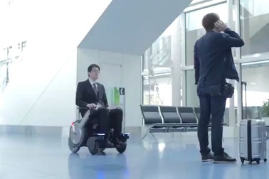 Nhật thử nghiệm xe lăn tự lái cho Thế vận hội mùa hè 2020