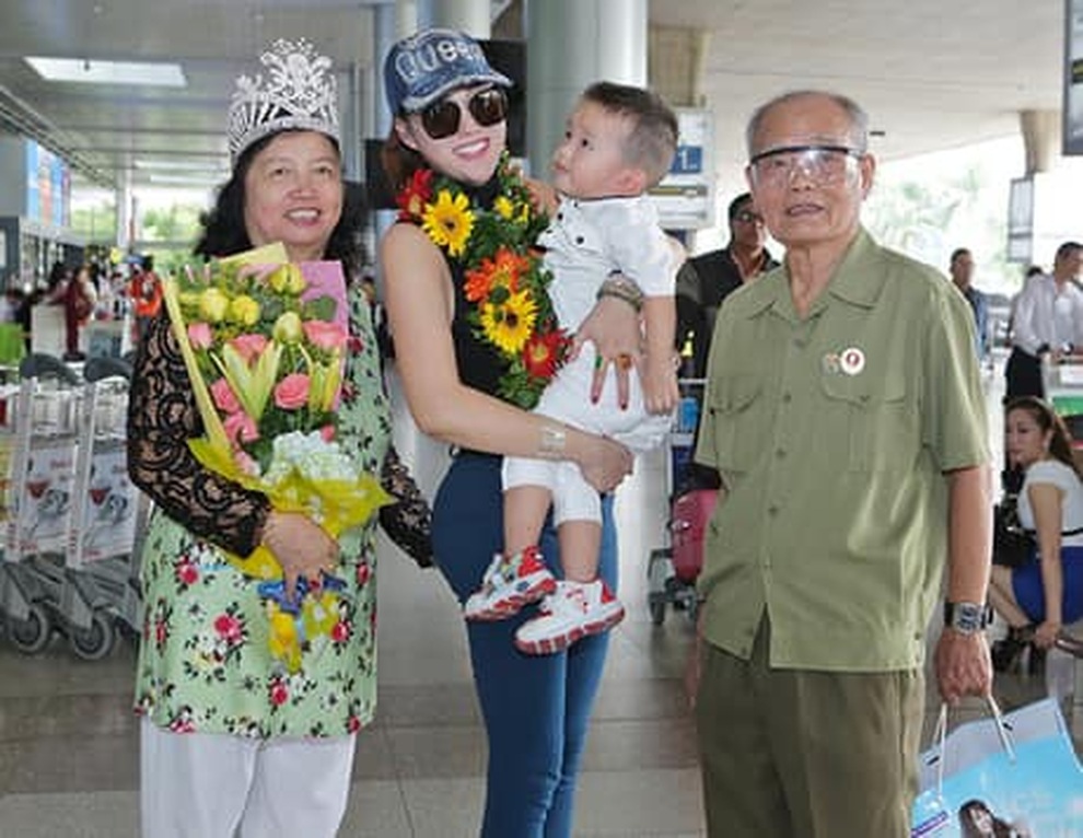 Phi Thanh Vân khóc nức nở, day dứt vì mẹ ruột qua đời nhưng không thể ở bên - 1 Phi Thanh Vân khóc nức nở, day dứt vì mẹ ruột qua đời nhưng không thể ở bên - 1