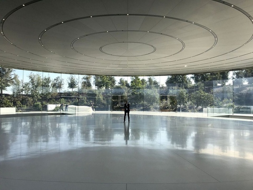 Trụ sở Apple như một công viên bị bỏ hoang do đại dịch Covid-19 - 2 Trụ sở Apple như một công viên bị bỏ hoang do đại dịch Covid-19 - 2