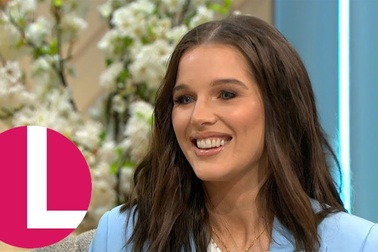 Helen Flanagan tươi tắn trên truyền hình