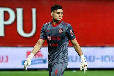 Văn Lâm bất ngờ được vinh danh giữa lùm xùm với Muangthong United