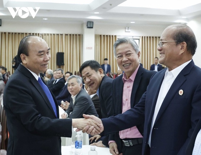 Chủ tịch nước Nguyễn Xuân Phúc gặp mặt thân mật các cán bộ hưu trí nguyên là lãnh đạo cao cấp một số tỉnh miền Trung. Nguồn: VOV