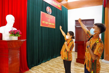 Những đảng viên người Chứt ở bản Rào Tre