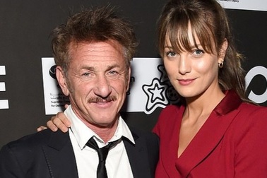 Sean Penn dự sự kiện cùng bạn gái kém 32 tuổi