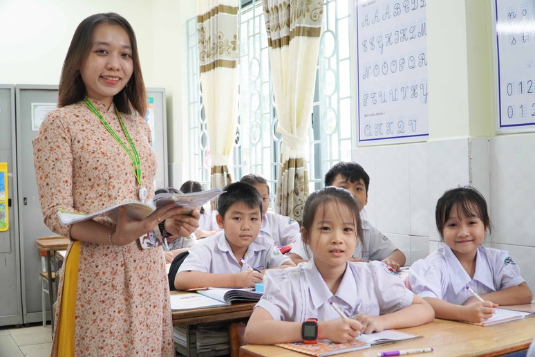 Tăng phụ cấp giáo viên lên tối thiểu 70%, vùng đặc biệt hưởng 100%