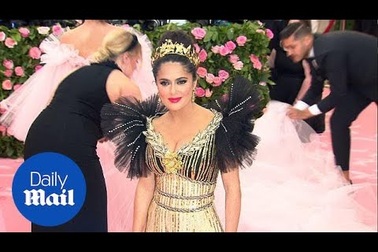 Salma Hayek dự Met Gala