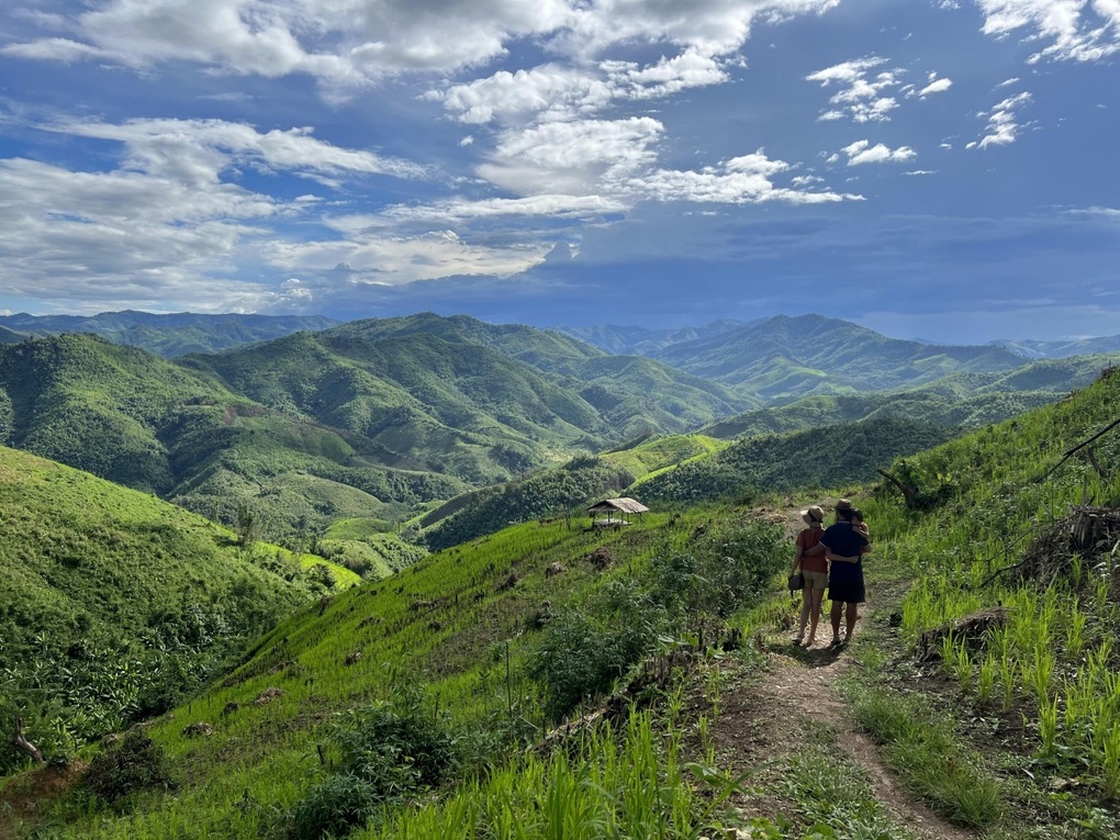 Cặp đôi Việt lái ô tô đưa con đi xuyên Đông Dương: 45 ngày, gần 11.000km - 3 Cặp đôi Việt lái ô tô đưa con đi xuyên Đông Dương: 45 ngày, gần 11.000km - 3