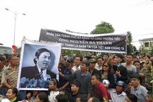 Hàng nghìn người dân tiễn đưa ông Nguyễn Bá Thanh