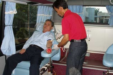 Cần Thơ: Bí thư, Chủ tịch thành phố “ rủ nhau” đi hiến máu