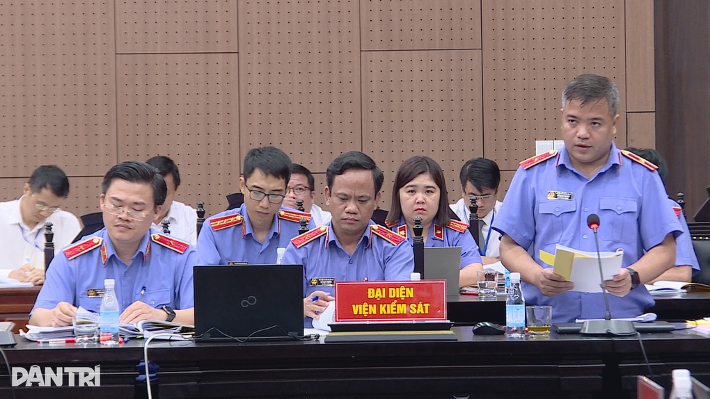 Xử vụ chuyến bay giải cứu: Ra tòa mới biết đưa quà tình cảm là hối lộ - 2 Xử vụ chuyến bay giải cứu: Ra tòa mới biết đưa quà tình cảm là hối lộ - 2