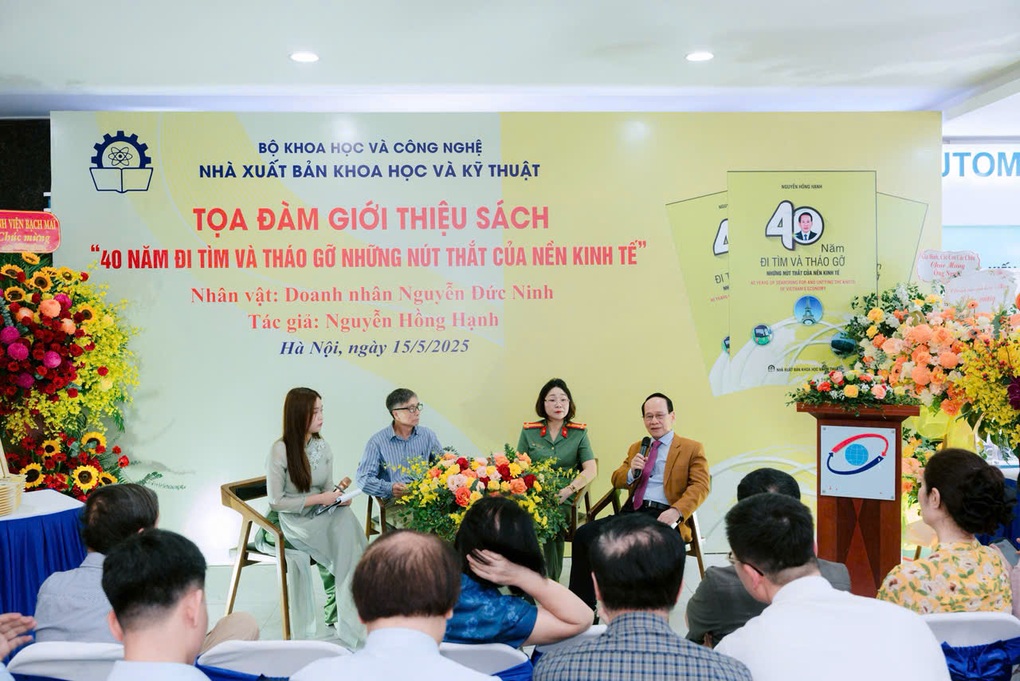 Ra mắt sách 40 năm đi tìm và tháo gỡ những nút thắt của nền kinh tế - 4 Ra mắt sách 40 năm đi tìm và tháo gỡ những nút thắt của nền kinh tế - 4