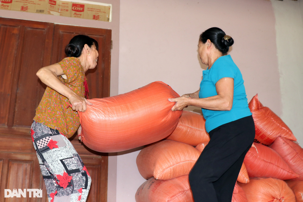 Đêm kinh hoàng chạy lũ: Nhà trên cao hỗ trợ nhà dưới thấp - 3 Đêm kinh hoàng chạy lũ: Nhà trên cao hỗ trợ nhà dưới thấp - 3