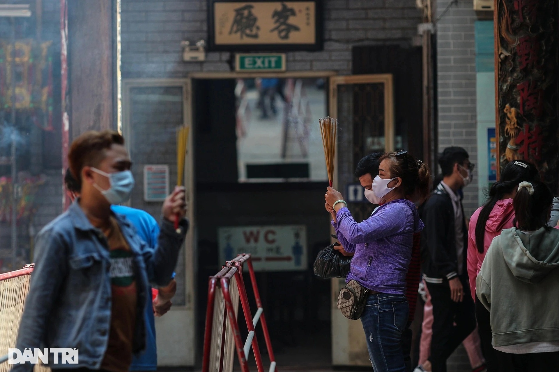 Ngắm vẻ đẹp cổ kính ngôi chùa hơn 250 tuổi của người Hoa tại TPHCM - 14