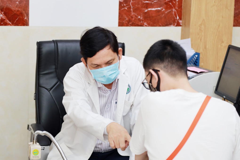Căn bệnh hiểm làm chồng trẻ suy sụp sau một lần nhậu say đi thư giãn - 2 Căn bệnh hiểm làm chồng trẻ suy sụp sau một lần nhậu say đi thư giãn - 2