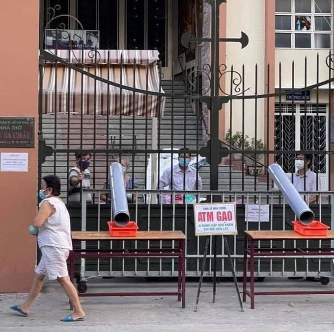  “Tủ lạnh cộng đồng”, ATM &quot;lướt ống&quot; chia sẻ yêu thương &quot;diều nhau&quot; vượt qua đại dịch - Ảnh 2.