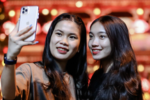 Ngôi chùa trang trí hơn 1.500 lồng đèn thu hút người dân ở TPHCM