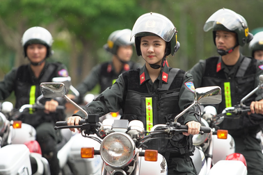 Nữ sinh HV Cảnh sát đánh võ, CSCĐ diễn tập đu dây bắn súng bảo vệ SEA Games