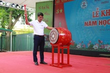 Hiệu trưởng khẳng định không có chuyện học sinh bị bêu riếu vì "lỗi" của bố