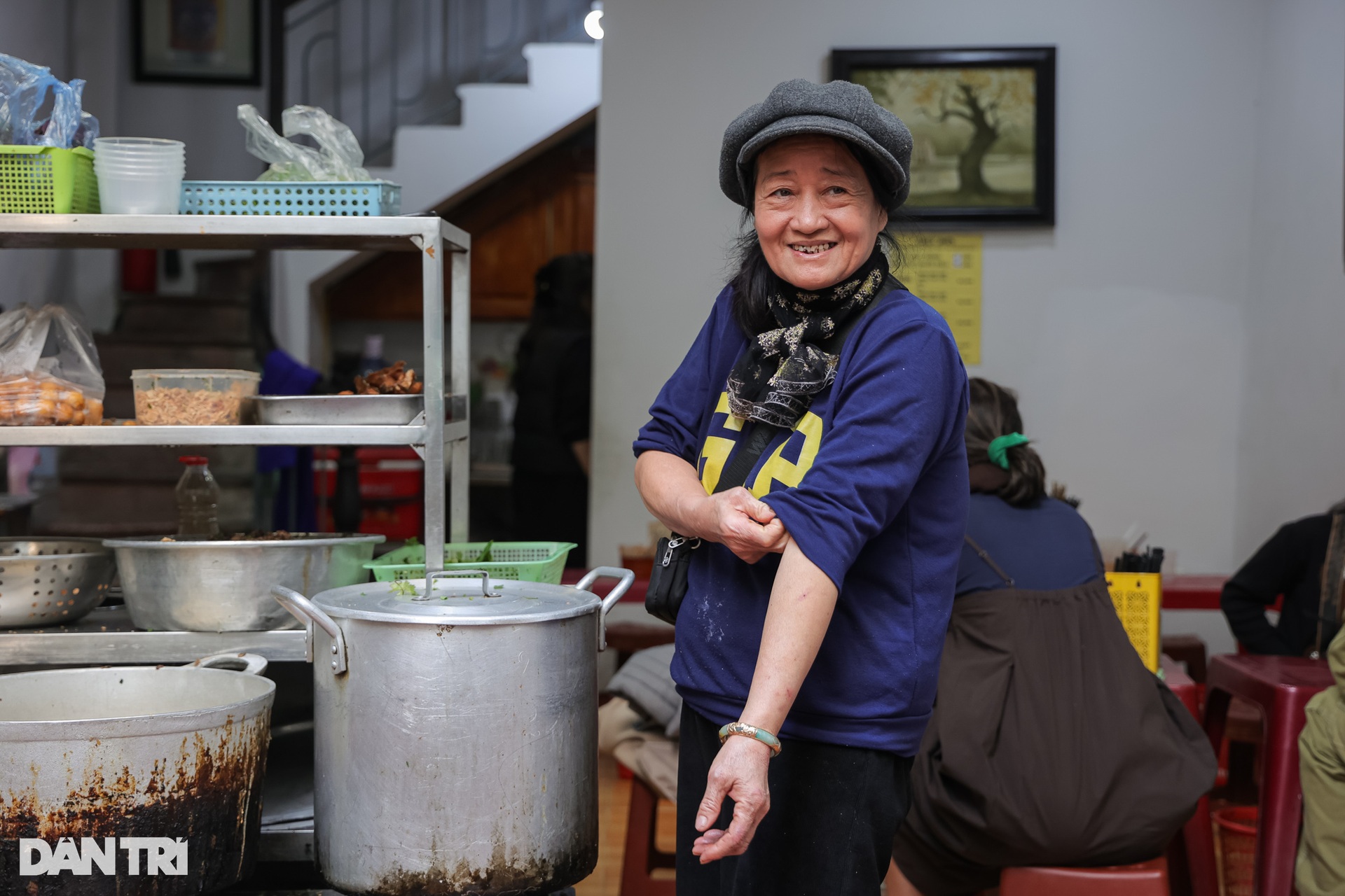 Hà Nội: Quán bánh đúc khiến khách Tây quay lại ăn nhiều lần không chán - 2