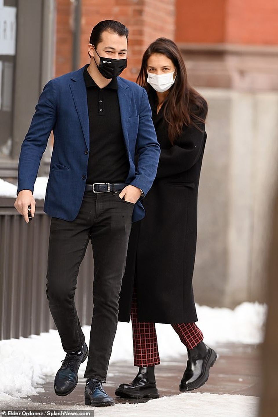 Katie Holmes cùng con gái đi sắm đồ Giáng sinh - 5 Katie Holmes cùng con gái đi sắm đồ Giáng sinh - 5