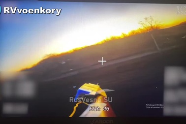 Bị UAV Nga săn đuổi, lính Ukraine hoảng loạn vứt xe thiết giáp rồi bỏ chạy