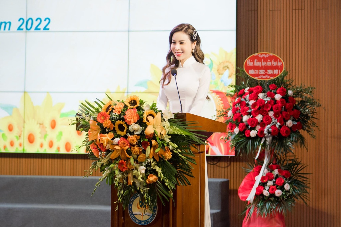 Hoa hậu Áo dài Hoàng Dung nối tiếp Hoa hậu Việt Nam Diệu Hoa học Tiến sĩ - 2 Hoa hậu Áo dài Hoàng Dung nối tiếp Hoa hậu Việt Nam Diệu Hoa học Tiến sĩ - 2