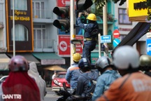 Chủ tịch TPHCM chỉ đạo khắc phục các phản ánh về đèn tín hiệu giao thông