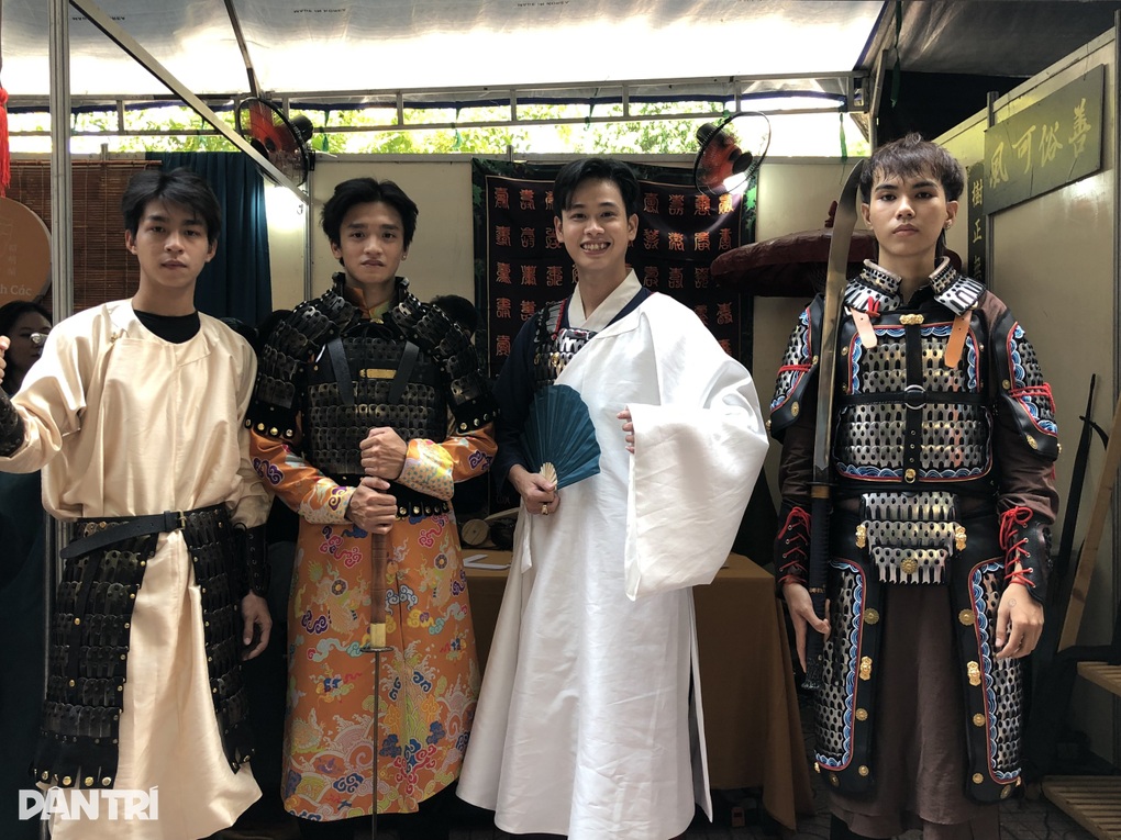 Nhà nghiên cứu cổ vật Lê Gia: Tin vào đồ, không tin vào người - 1 Nhà nghiên cứu cổ vật Lê Gia: Tin vào đồ, không tin vào người - 1