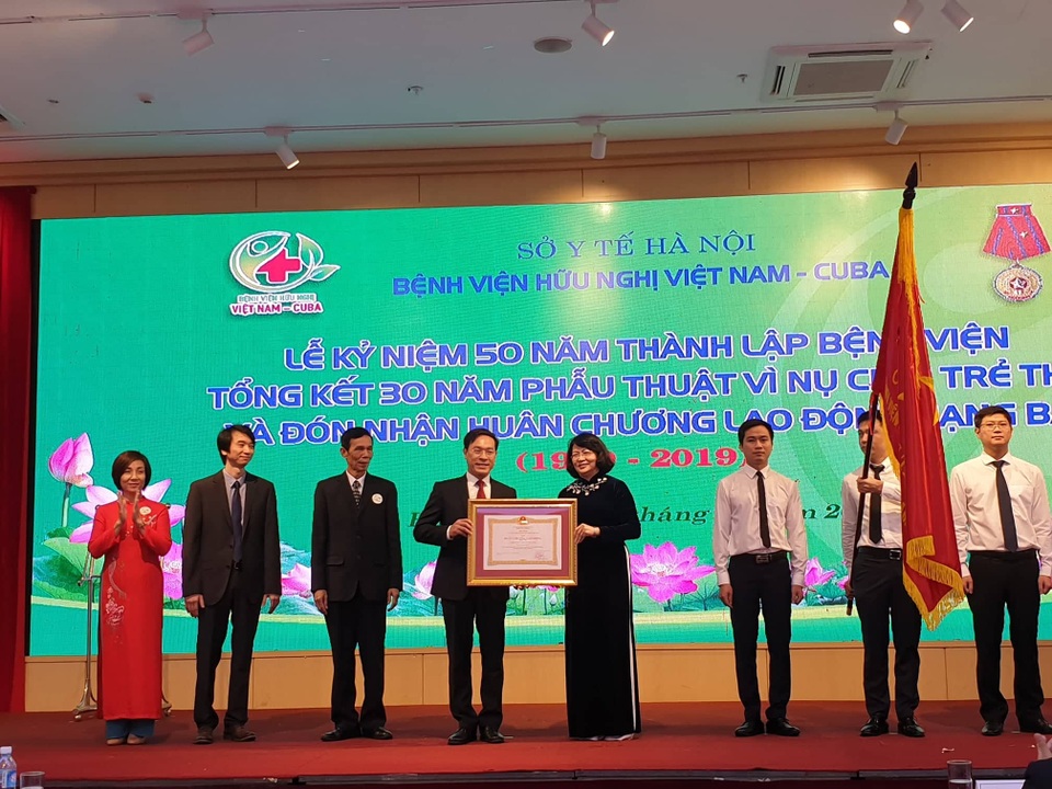 Hành trình 30 năm mang lại nụ cười cho hơn 16 nghìn trẻ dị tật môi - vòm miệng - 2 Hành trình 30 năm mang lại nụ cười cho hơn 16 nghìn trẻ dị tật môi - vòm miệng - 2