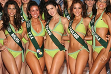 Hà Anh tuột mất chiếc vé chung kết phần thi áo tắm