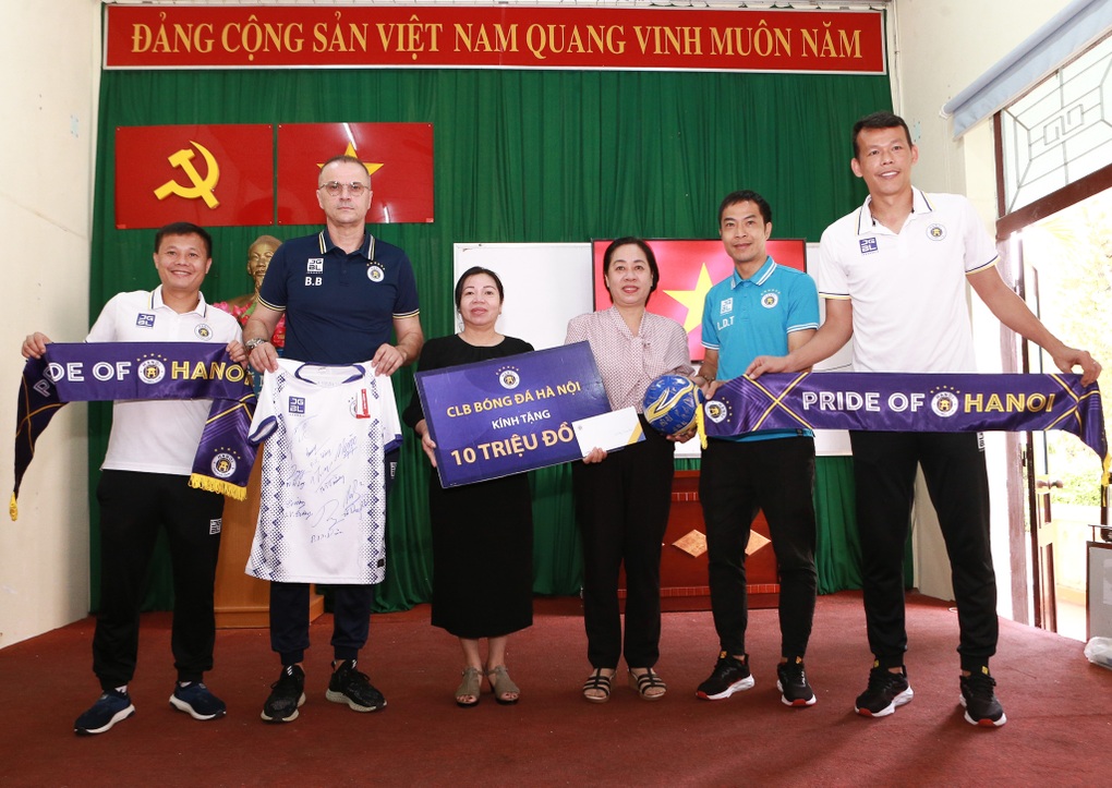 HLV CLB Hà Nội: Tôi khâm phục ý chí, tinh thần của Việt Nam - 1 HLV CLB Hà Nội: Tôi khâm phục ý chí, tinh thần của Việt Nam - 1