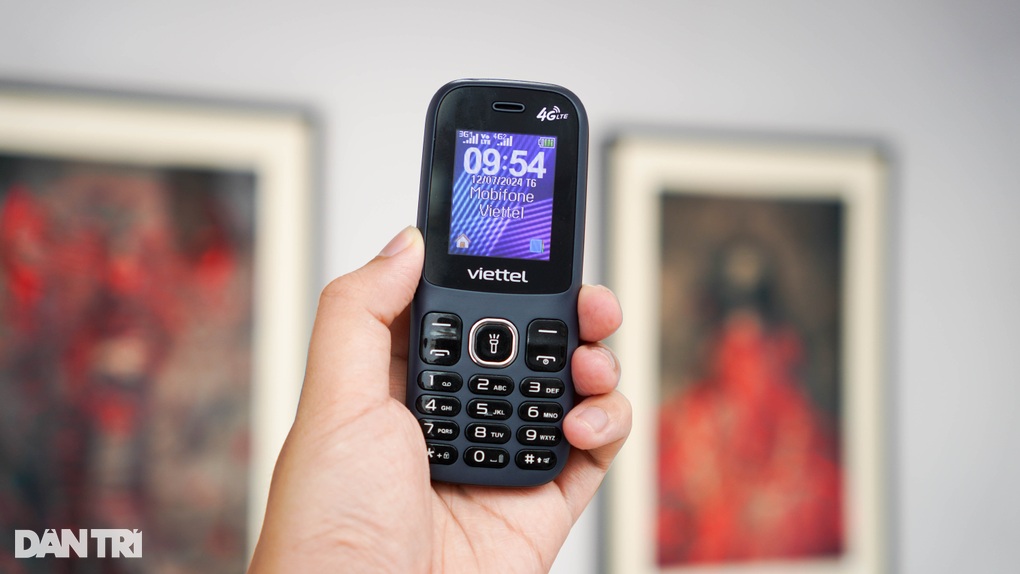 Trên tay mẫu điện thoại 4G thay thế cho điện thoại 2G cơ bản - 1 Trên tay mẫu điện thoại 4G thay thế cho điện thoại 2G cơ bản - 1