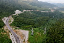 Cảnh báo nguy hiểm trên đèo An Khê khi bão Kalmaegi đổ bộ