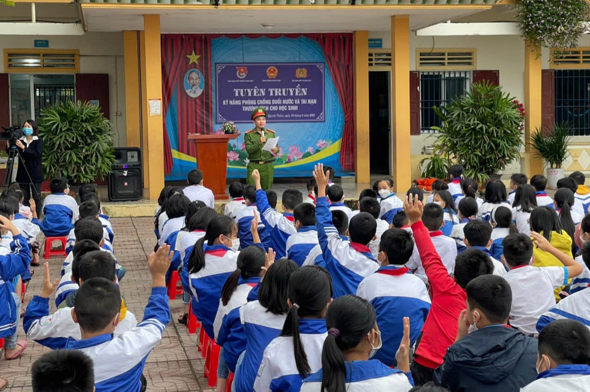 Dạy bơi cho trẻ - cái khó bó cái khôn - 3 Dạy bơi cho trẻ - cái khó bó cái khôn - 3