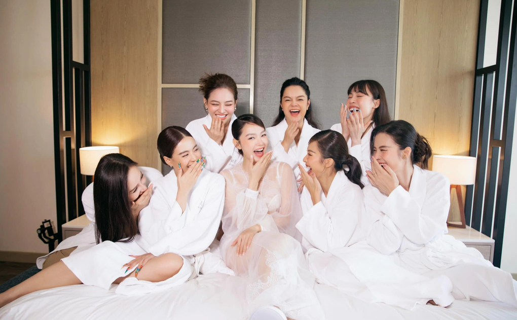 Sắc vóc gợi cảm của hội bạn thân toàn mỹ nhân đình đám showbiz Việt - 2 Sắc vóc gợi cảm của hội bạn thân toàn mỹ nhân đình đám showbiz Việt - 2