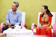 Thương đôi vợ chồng lúc trẻ xa nhau, già lại xót xa vì con trai gặp nạn