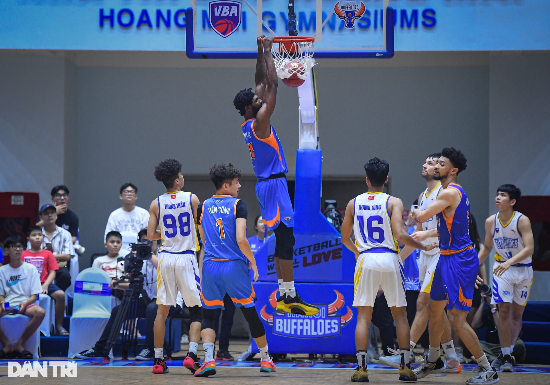 Dàn hoạt náo viên bốc lửa khuấy động sân nhà Hanoi Buffaloes - 19 Dàn hoạt náo viên bốc lửa khuấy động sân nhà Hanoi Buffaloes - 19