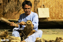 Du khách làm nghệ nhân với "Nét hoa nghề Hội An"