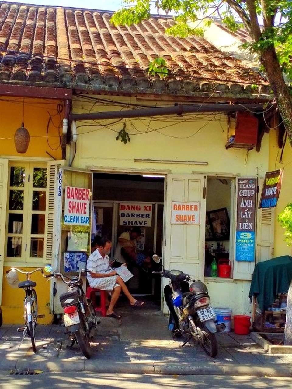 Hết cách ly xã hội, phố cổ vẫn vắng hoe vì tiền đâu mà ra quán? - 13 Hết cách ly xã hội, phố cổ vẫn vắng hoe vì tiền đâu mà ra quán? - 13