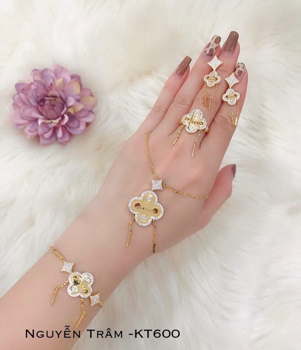 Tiệm vàng Nguyễn Trâm chia sẻ cách chọn trang sức cưới bằng vàng - 5 Tiệm vàng Nguyễn Trâm chia sẻ cách chọn trang sức cưới bằng vàng - 5