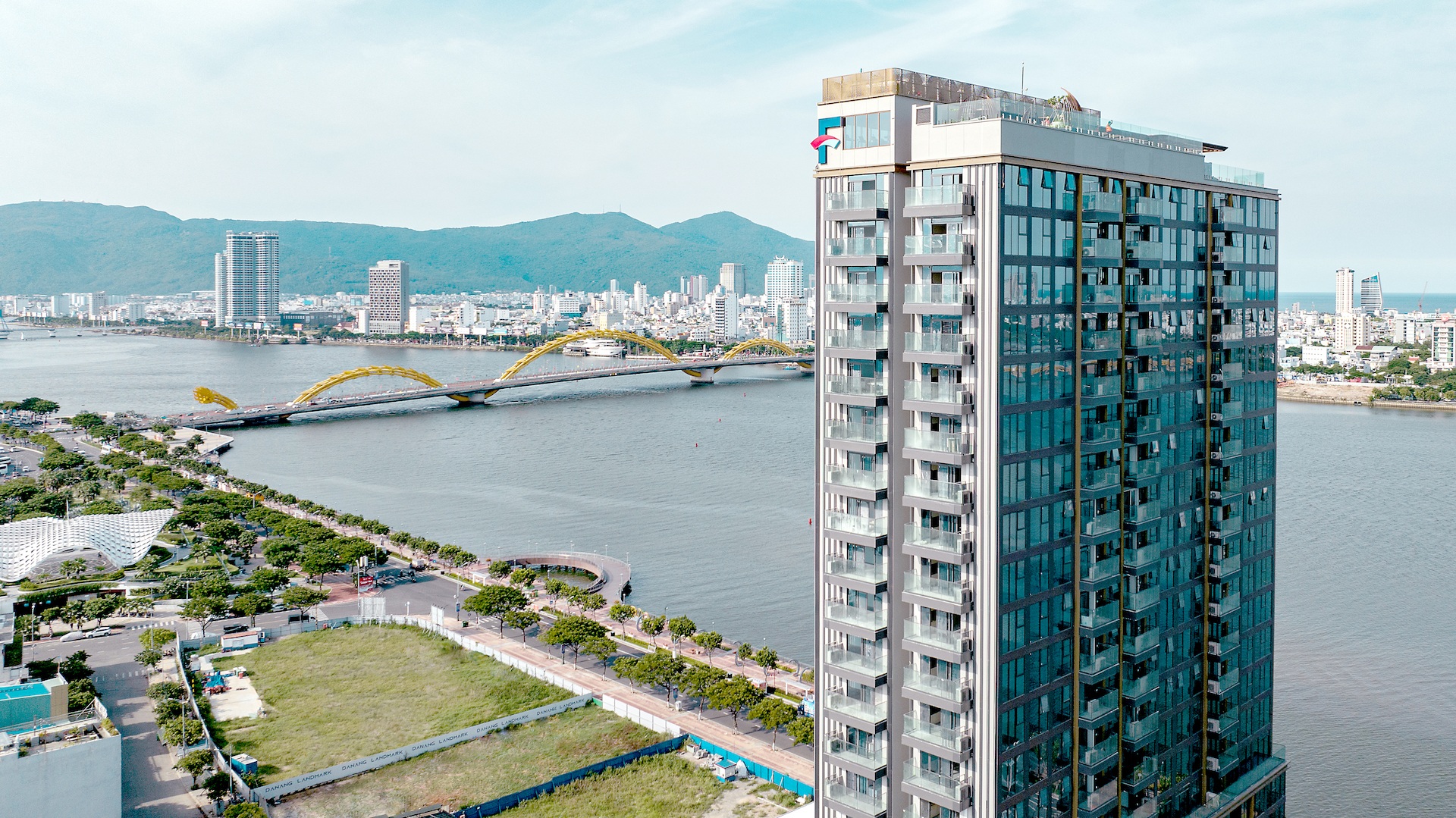 បន្ទាប់ពីពិធីបើកសម្ពោធ The Filmore Da Nang បានបញ្ជាក់បន្ថែមពីគោលជំហររបស់ខ្លួន - ១ Sau lễ khai trương, The Filmore Da Nang càng khẳng định vị thế - 1